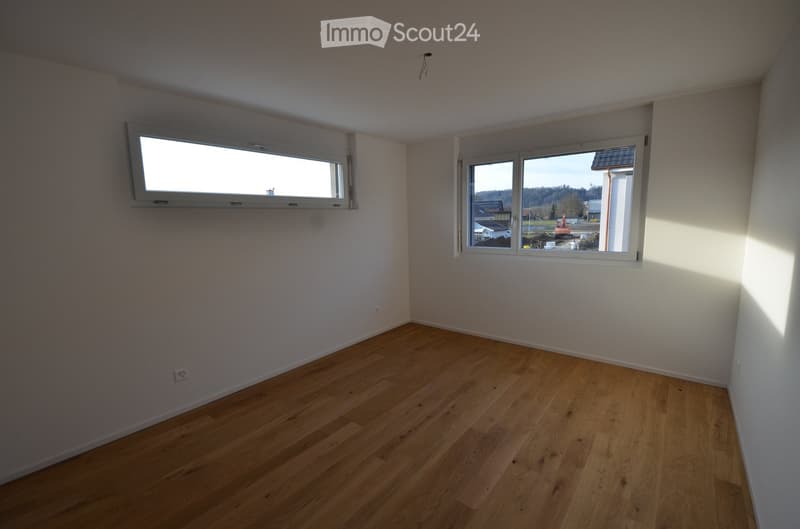 empty room, wooden floor, white walls, two windows, power outlets