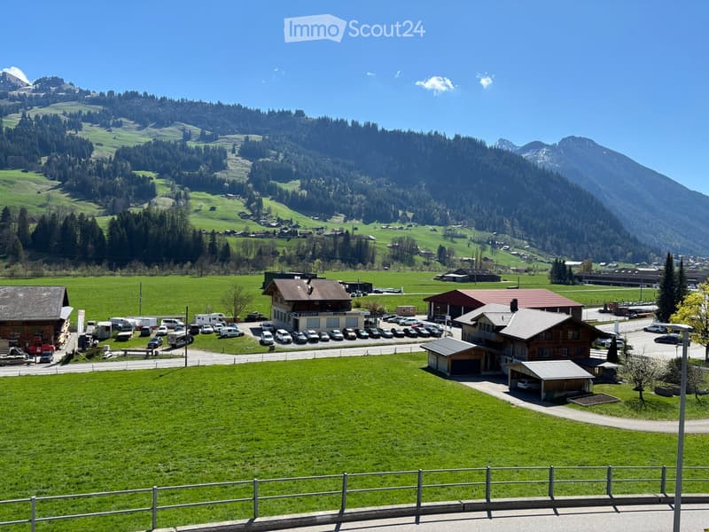 Modern 3.5-room apartment with mountain view in Zweisimmen (8)