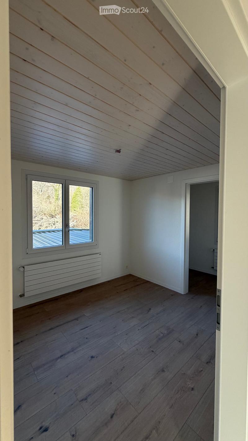 empty room, wooden floor, white walls, window, radiator