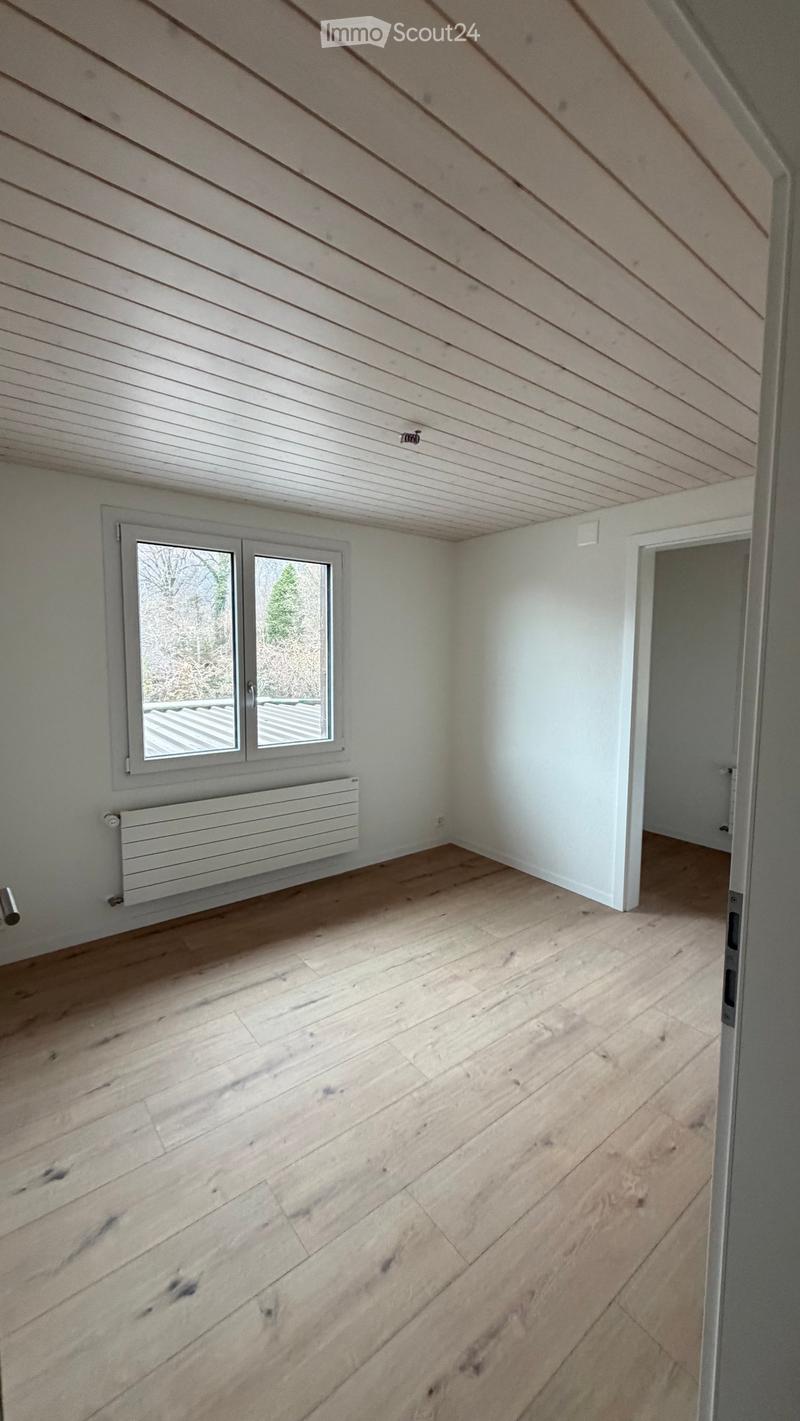 empty room, wooden floor, white walls, window, radiator