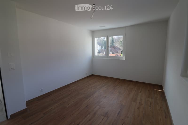empty room, white walls, wooden floor, window, power outlets