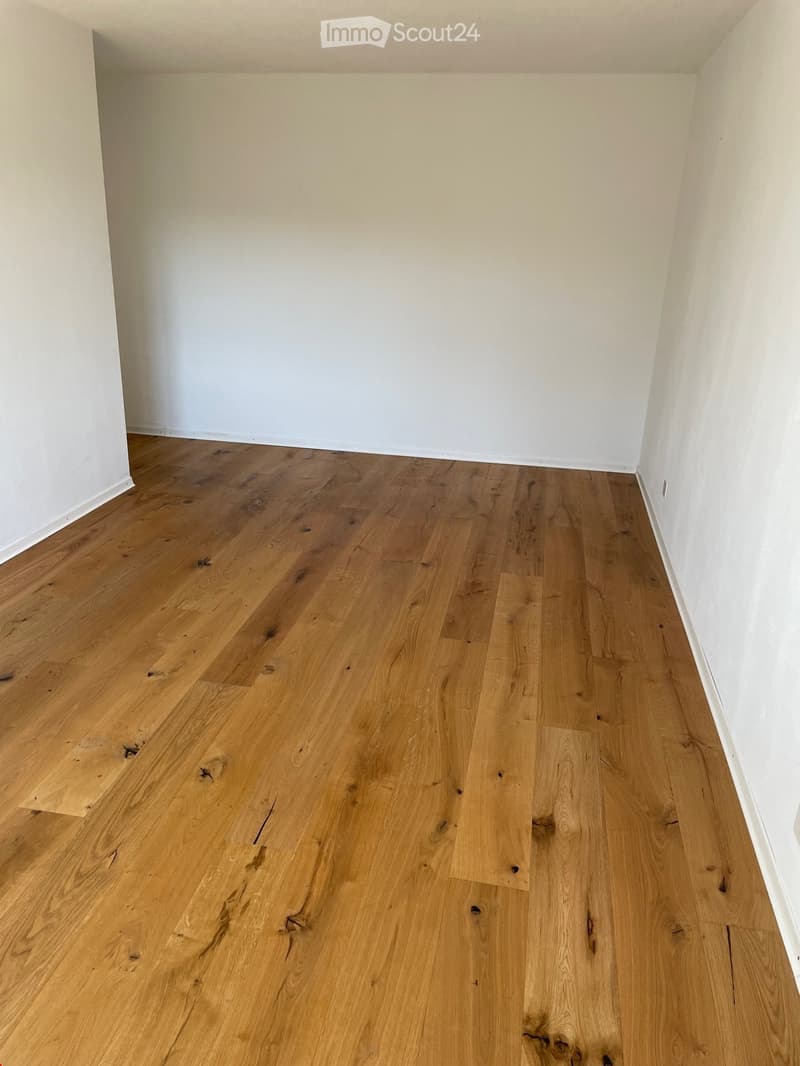 empty room, hardwood floor, white walls