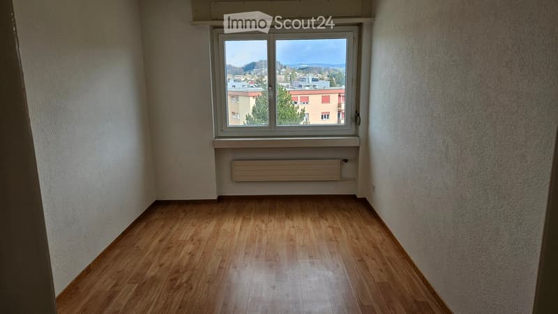 empty room, wooden floor, white walls, large window, view of the city