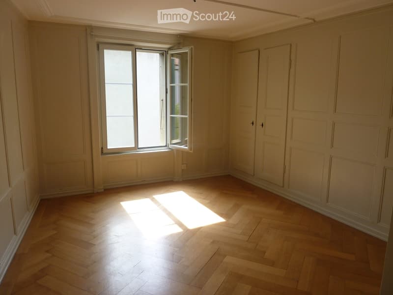 empty room, wooden floor, white walls, large window, sunlight