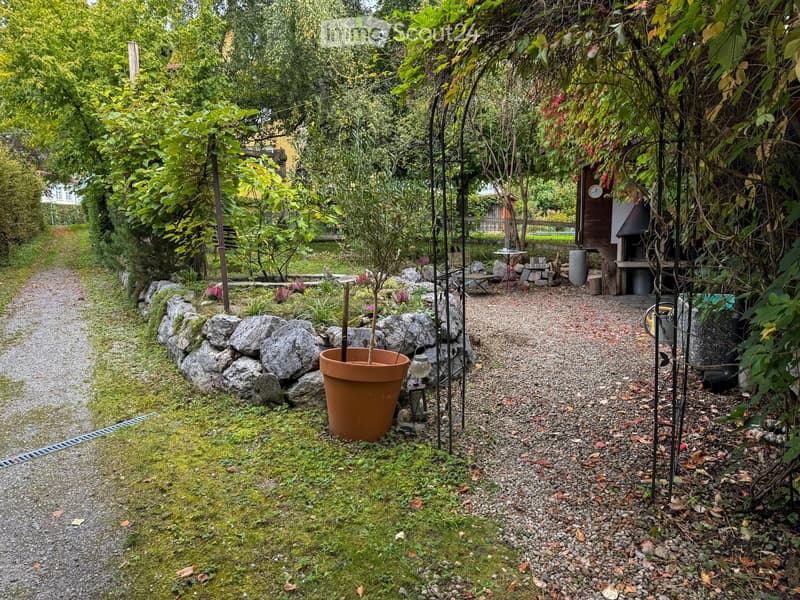 Incantevole casa unifamiliare di 8,5 locali con appartamento separato (7)