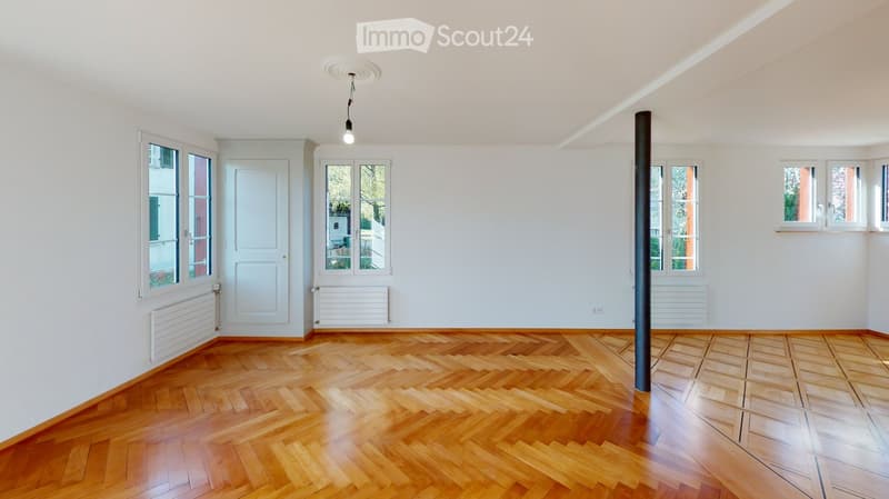 empty room, wooden parquet floor, white walls, large windows, radiators