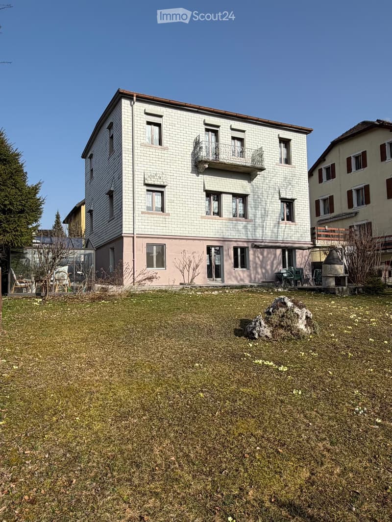 Einfamilienhaus mit 2 Wohnungen, 5 und 3 Zimmer in La Chaux-de-Fonds (1)