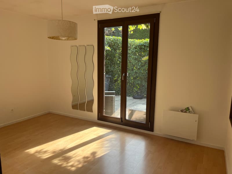 Sehr schönes 6-Zimmer-Haus + Büro, mit privatem Garten in Vésenaz (5)