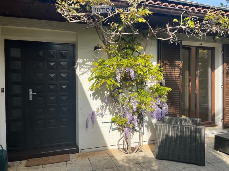 Sehr schönes 6-Zimmer-Haus + Büro, mit privatem Garten in Vésenaz (1)