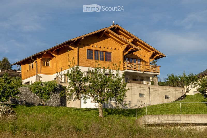 Prächtiges Chalet-Haus mit 7 Zimmern und Panoramablick auf Monthey (1)