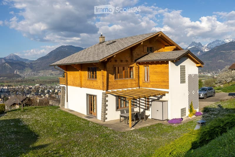 Prächtiges Chalet-Haus mit 7 Zimmern und Panoramablick auf Monthey (2)