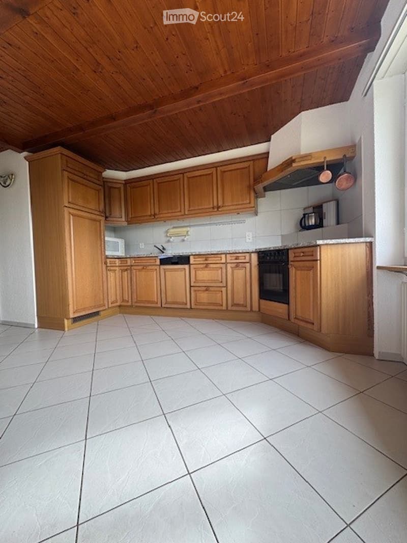 Delizioso appartamento mansardato di 2,5 locali a Safnern (1)