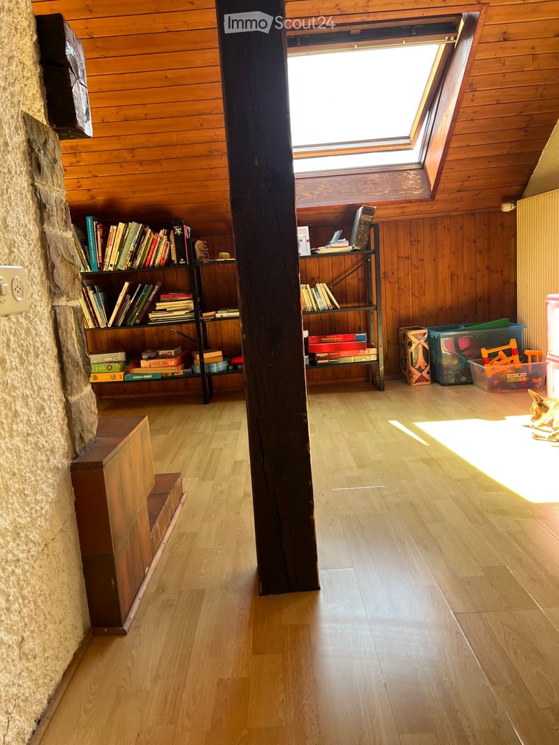 Magnifico duplex di 6 locali con fascino in un edificio storico a Le Locle (18)
