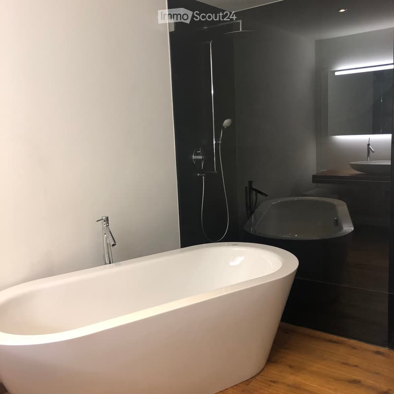 Exklusive 4.5-Zimmer-Maisonette-Wohnung mit Bergpanorama in Scuol (9)