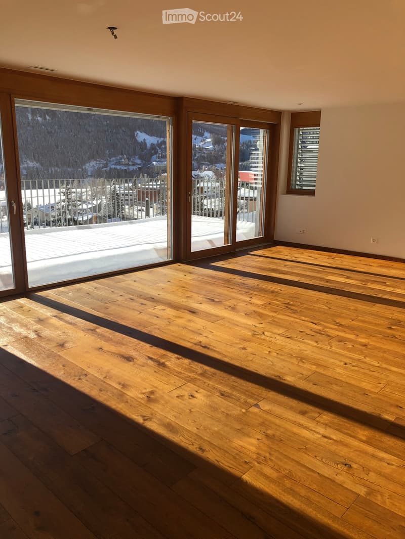 Exklusive 4.5-Zimmer-Maisonette-Wohnung mit Bergpanorama in Scuol (4)