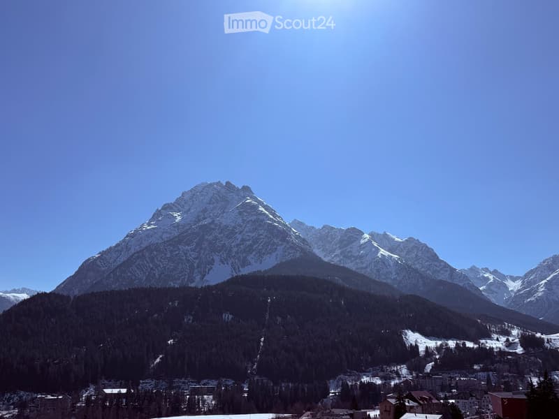 Exklusive 4.5-Zimmer-Maisonette-Wohnung mit Bergpanorama in Scuol (3)