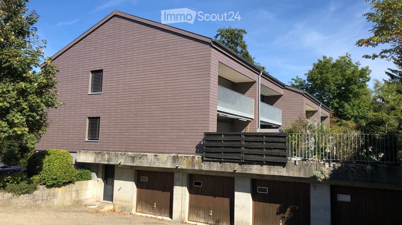 2 story house, brown brick, 3 garages, balcony