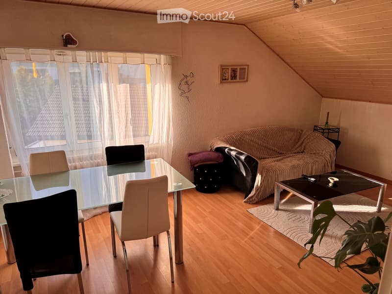 Charmant appartement de 3,5 pièces en mansarde dans un quartier calme de Bösingen (7)