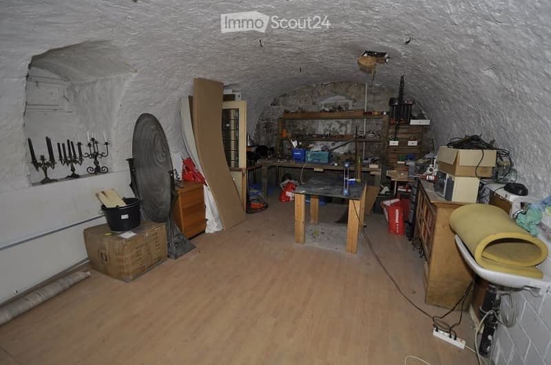 Central, cozy building with Stöckli and large garden. (23)