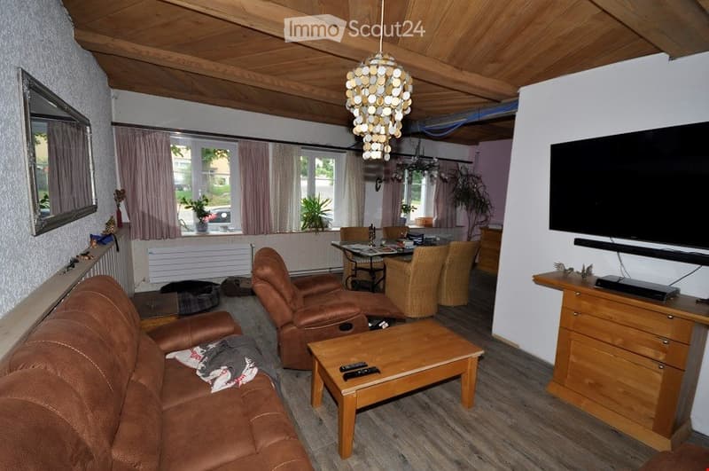 Central, cozy building with Stöckli and large garden. (8)