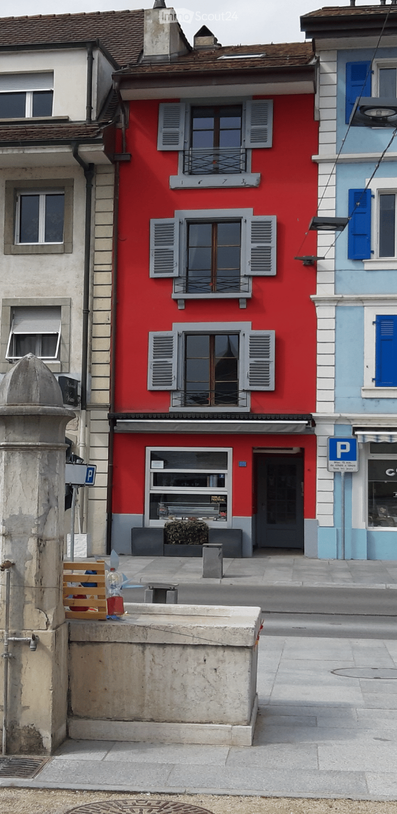Charming Historic 6-Room Apartment in the Heart of Rolle (3)