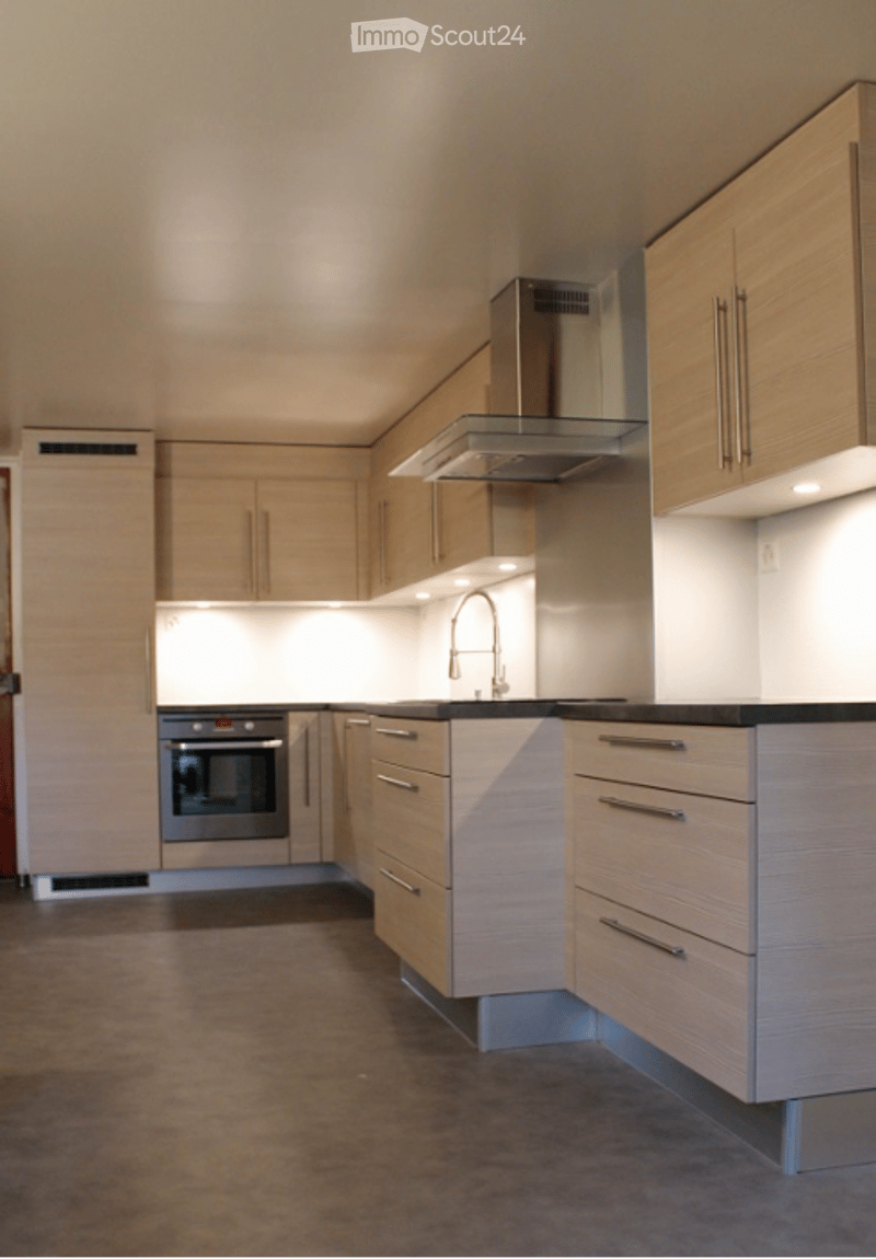 Charming Historic 6-Room Apartment in the Heart of Rolle (7)