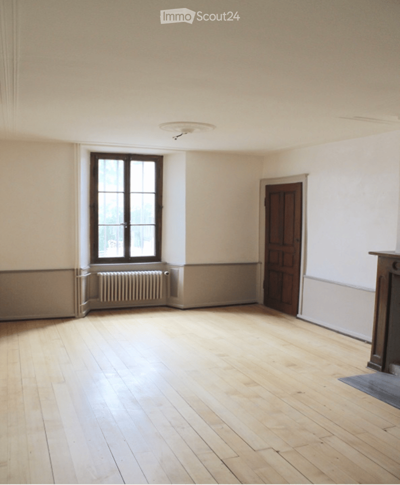 Charming Historic 6-Room Apartment in the Heart of Rolle (5)