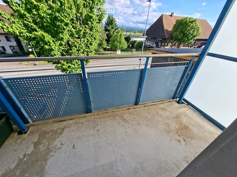Frisch renovierte 3.5-Zimmer-Wohnung mit Balkon in Treiten (7)