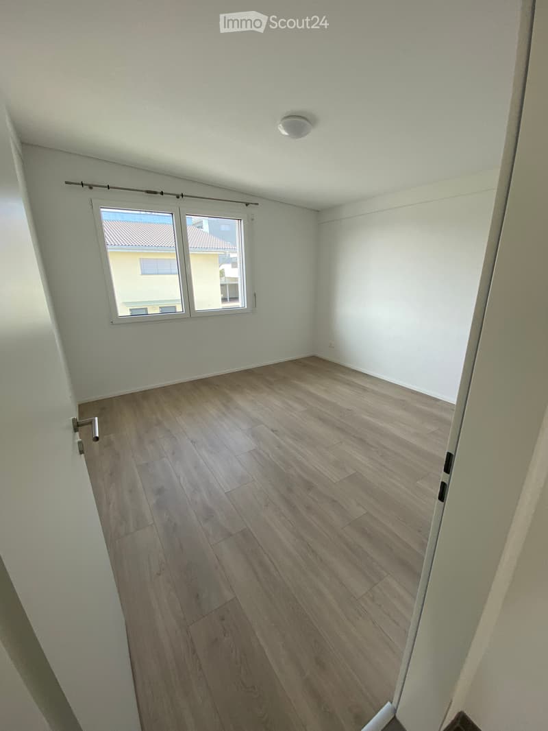 Moderne und helle 4.5 Zimmer-Wohnung mit Aussicht (11)