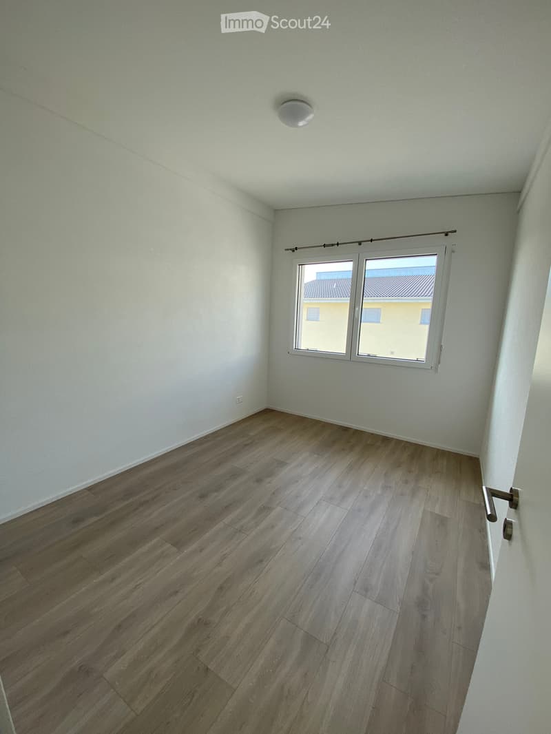 Moderne und helle 4.5 Zimmer-Wohnung mit Aussicht (12)