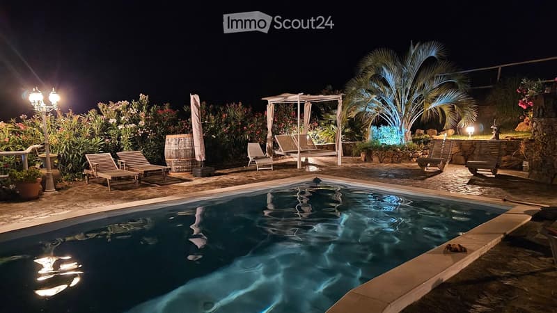 Dreamlike villa with 2 apartments, large pool area, sea view on SARDINIA (4)
