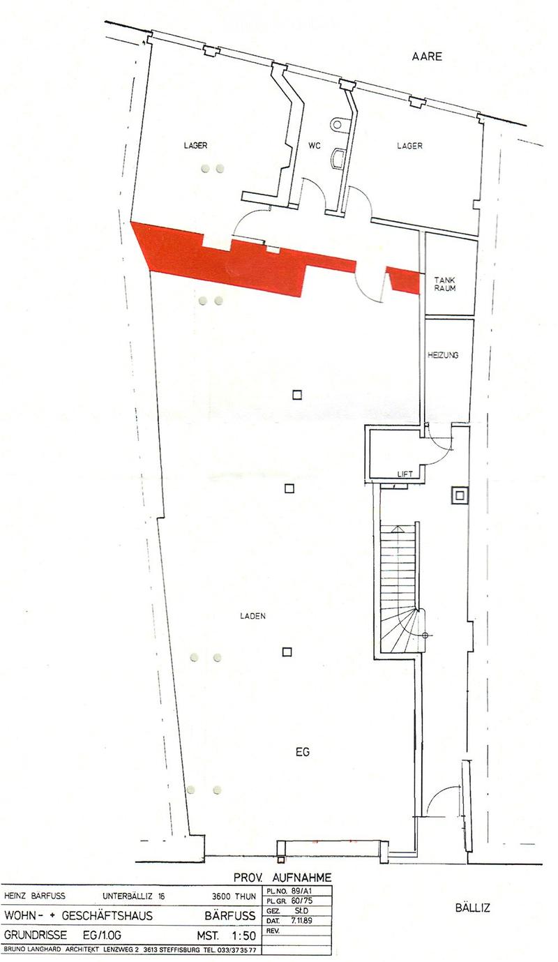Ground floor plan of a residential and commercial building, including areas labeled Lager, WC, Tank Raum, Heizung, Lift, Laden, and EG.
