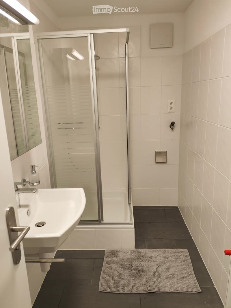 Chambre meublée en colocation au centre-ville de Biel à partir de 740 + 1000,- de dépôt de garantie (4)
