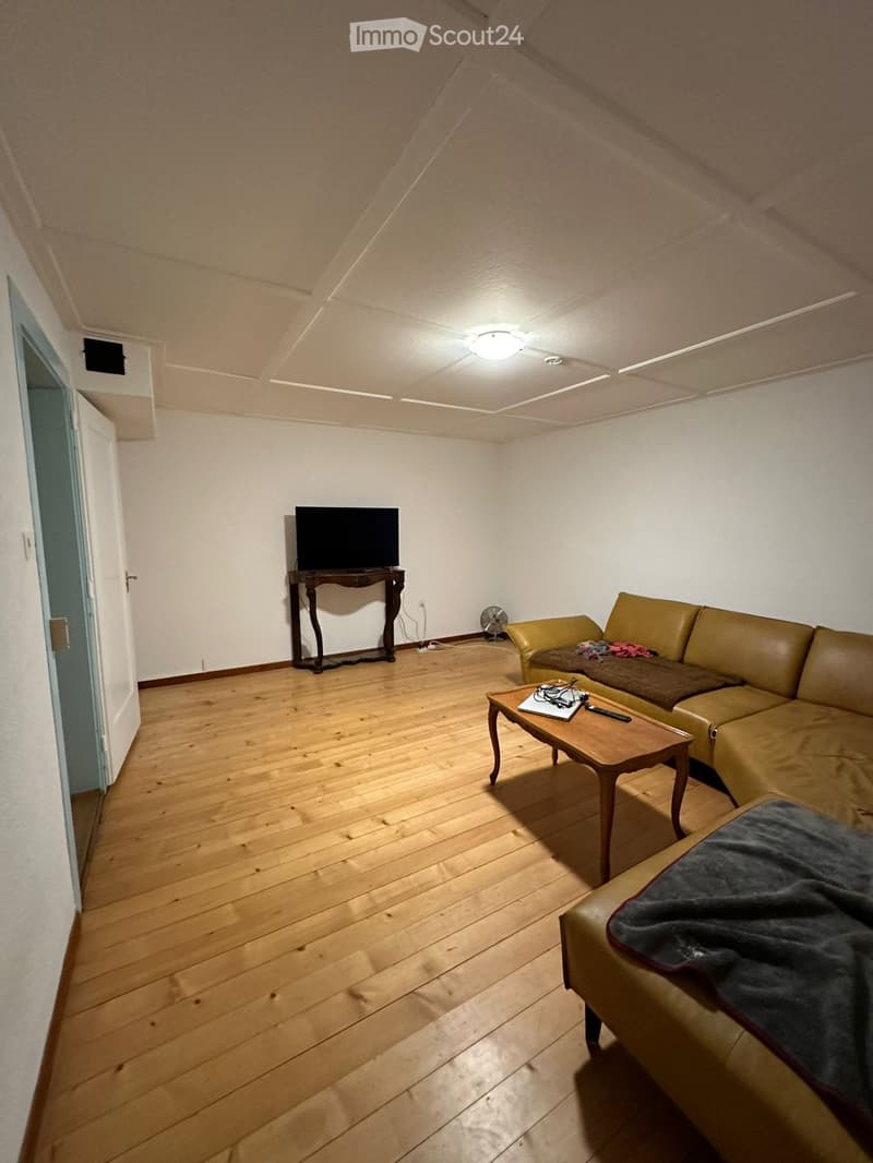 Incantevole appartamento di 4.5 locali in un edificio storico a Möriswil / Uettligen (4)