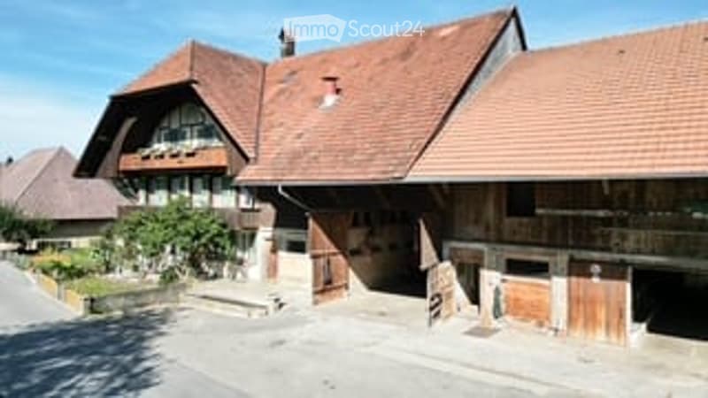 Incantevole appartamento di 4.5 locali in un edificio storico a Möriswil / Uettligen (9)