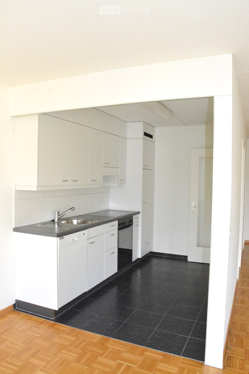 Helle 3.5 Zimmer Wohnung in ruhiger Lage (2)