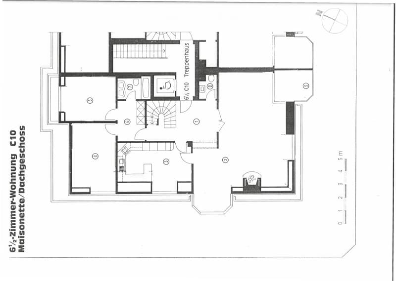 Floor plan of a 6.5-room apartment with a living room, dining area, kitchen, three bedrooms, two bathrooms, and a hallway.