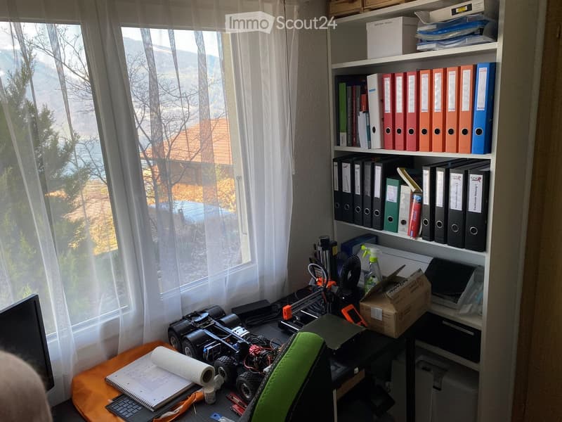 Aussichtsreiche 2.5 Zimmerwohnung mit kleinem Büro (8)