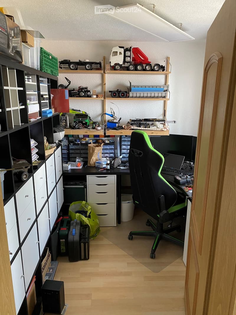 Aussichtsreiche 2.5 Zimmerwohnung mit kleinem Büro (7)