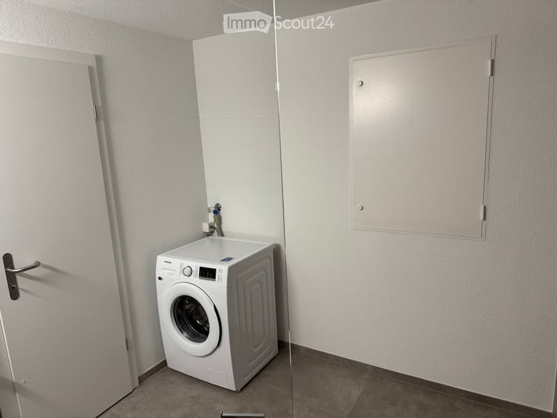 Aussichtsreiche 2.5 Zimmerwohnung mit kleinem Büro (15)