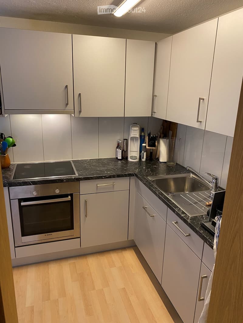 Aussichtsreiche 2.5 Zimmerwohnung mit kleinem Büro (6)