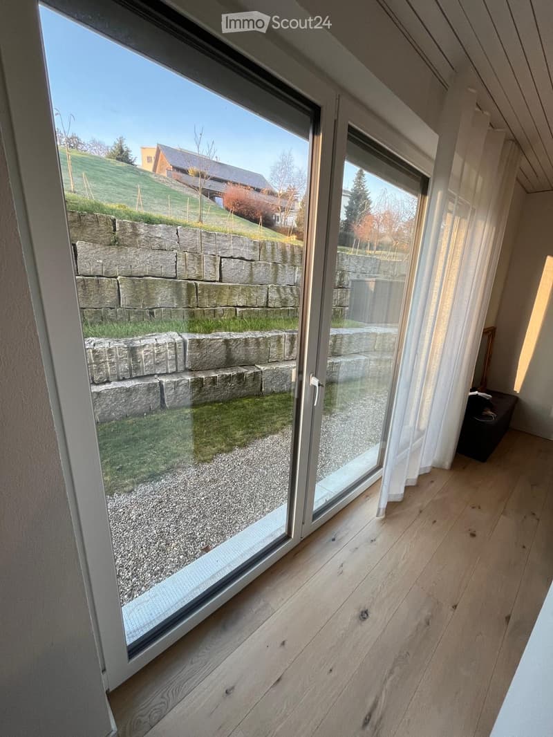Paradis familial avec vue sur le lac : Appartement moderne 4.5 pièces avec jardin de 150m² (12)