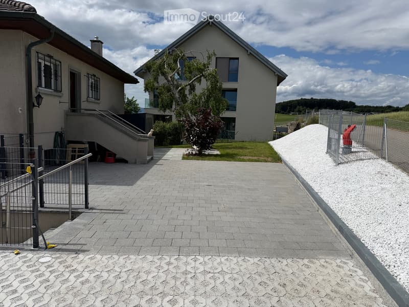 Ampio appartamento mansardato di 5 locali a Villars-Ste-Croix (3)