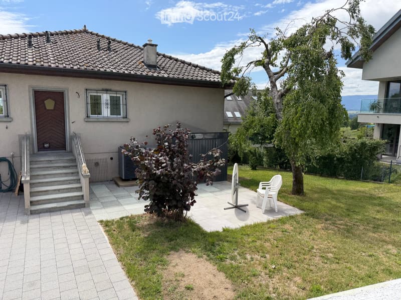 Ampio appartamento mansardato di 5 locali a Villars-Ste-Croix (2)