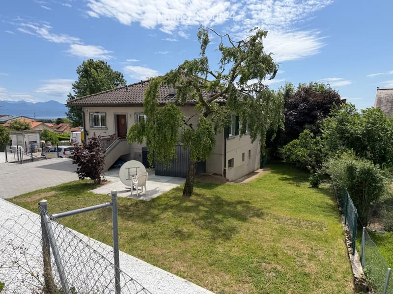 Ampio appartamento mansardato di 5 locali a Villars-Ste-Croix (1)