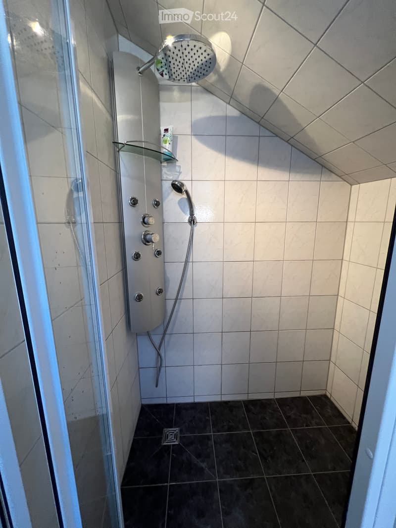 Charmantes Dachwohnung mit 2.5 Zimmern in Blonay - Saint-Légier (2)