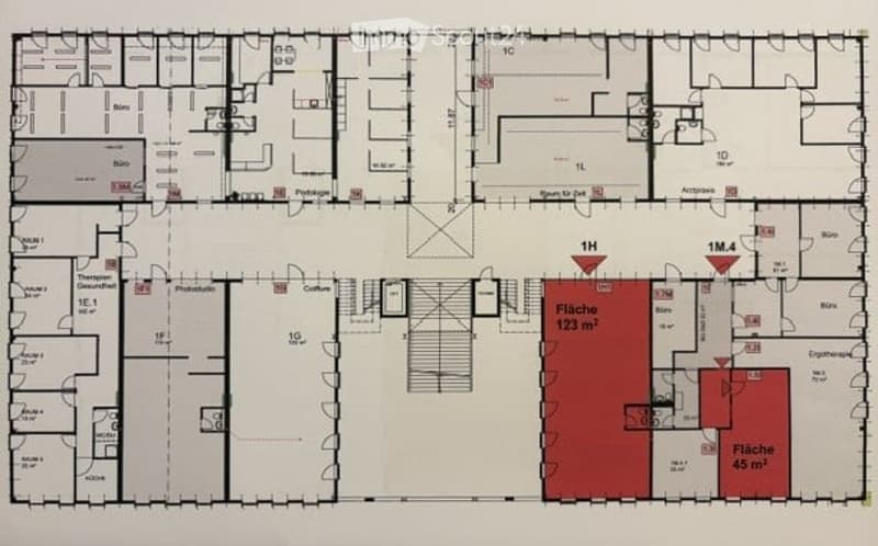Floor plan of a multi-room residential space, including living areas, bedrooms, bathrooms, and a large open area marked as 'Fläche 123 m²' and 'Fläche 45 m²'.
