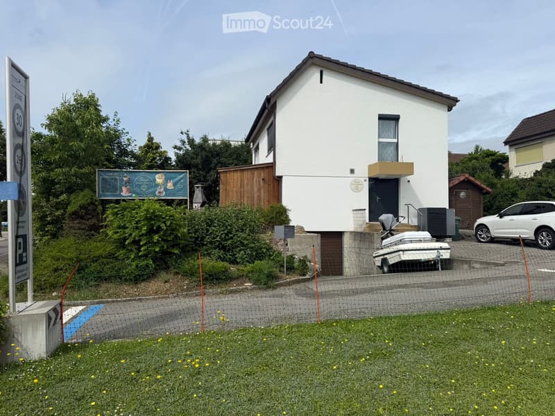 Maison unifamiliale moderne rénovée au cœur d'un quartier résidentiel populaire à Oensingen (1)
