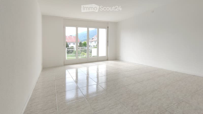 06 Wohnen, Balkon, Sicht auf Hälegärtli und Jura
