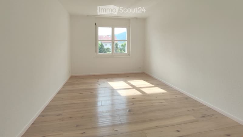 13 Zimmer Nord, Eichenparkett, Einbauschrank, weitere Schränke in der Diele